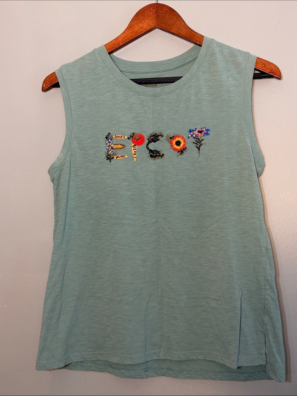 Disney EPCOT Size M Flower & Garden Festival 2019 Light Green Embroidered Tank